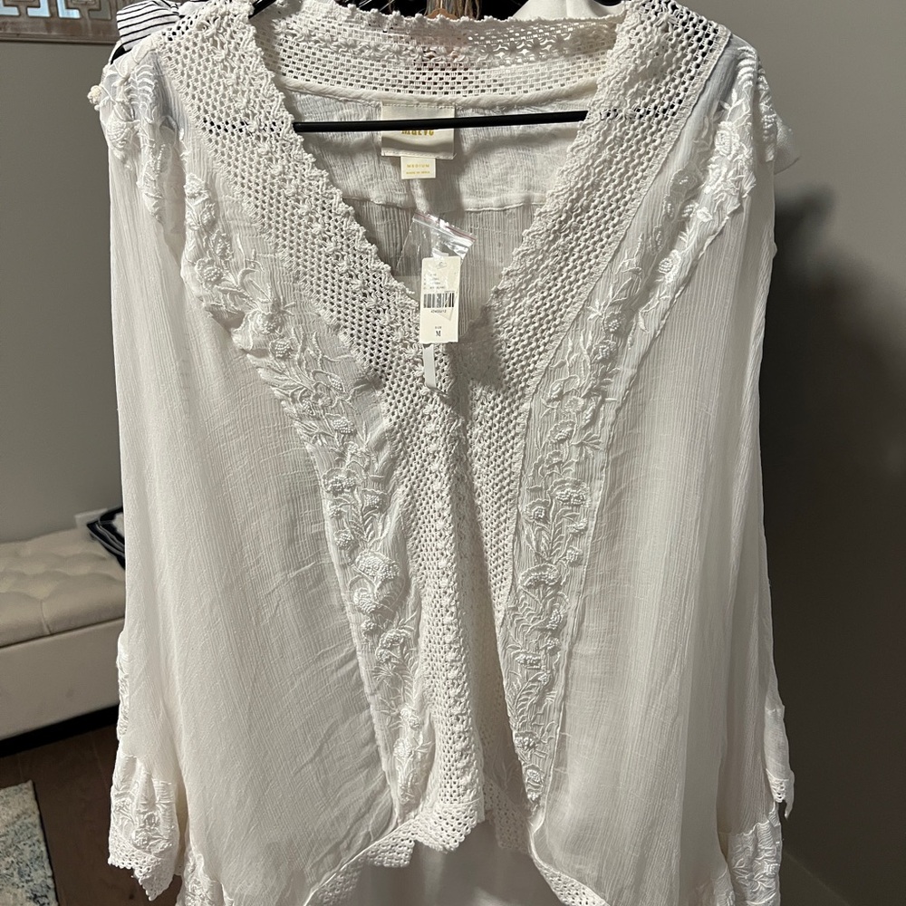 Anthropologie White Embroidered cape style Blouse size M